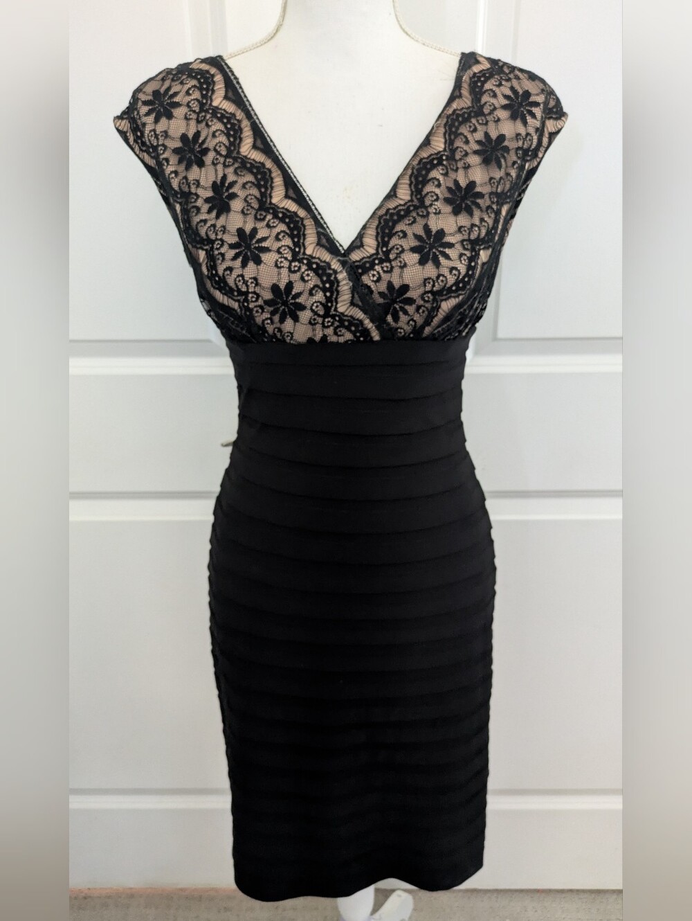 🍸 Adrianna Papell Black Shutter Pleated Lace Cocktail Sheath Dress Size 4